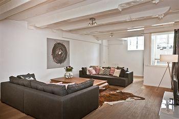 Captain Canalhouse Luxury